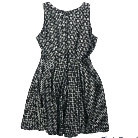 BB Dakota Black and Silver Shimmer Dress leaf pattern print - Picture 3 of 11